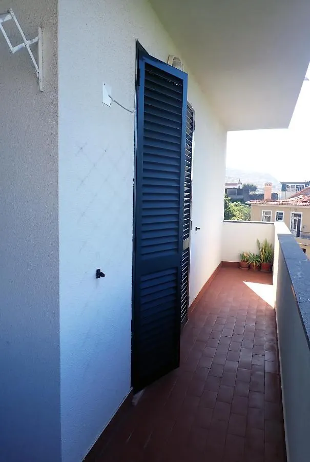 Funchal Petrolhead Apartment  フンシャル